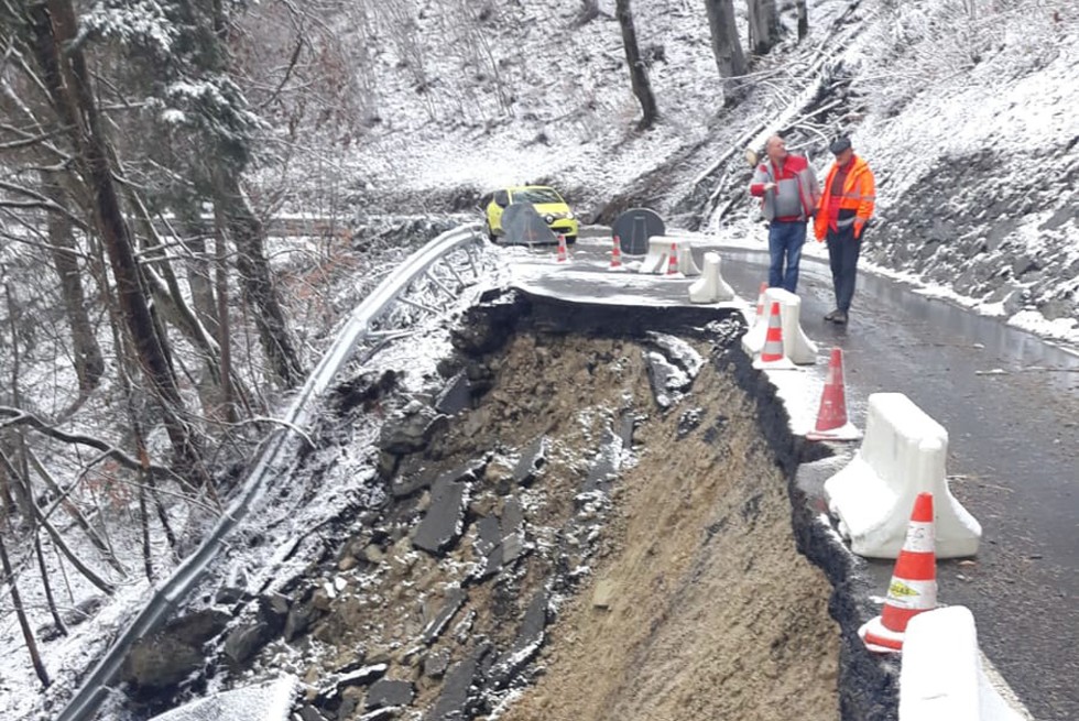 La RD915 sur les lieux du glissement de terrain