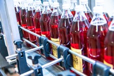 Des bouteilles de framboises
