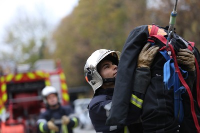 Un pompier en intervention secourisme