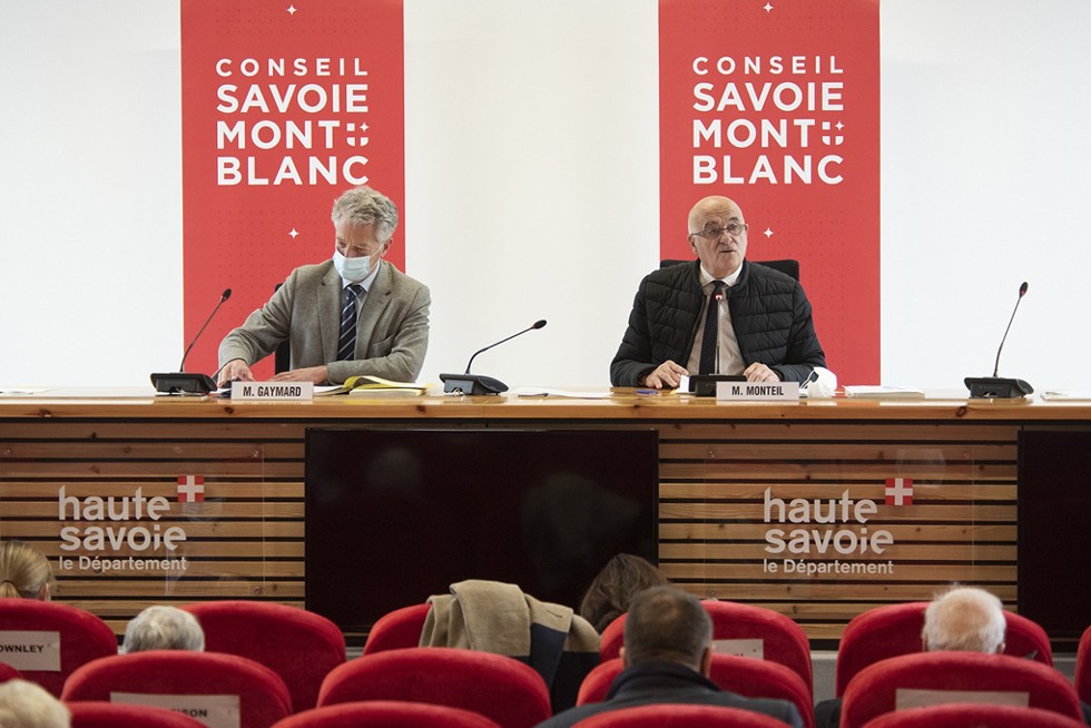 Hervé Gaymard, Président du Département de la Savoie et 1er Vice-Président du CSMB ainsi que Christian Monteil, Président du Département de la Haute-Savoie et du CSMB, lors du vote du Budget Primitif 2021 du CSMB