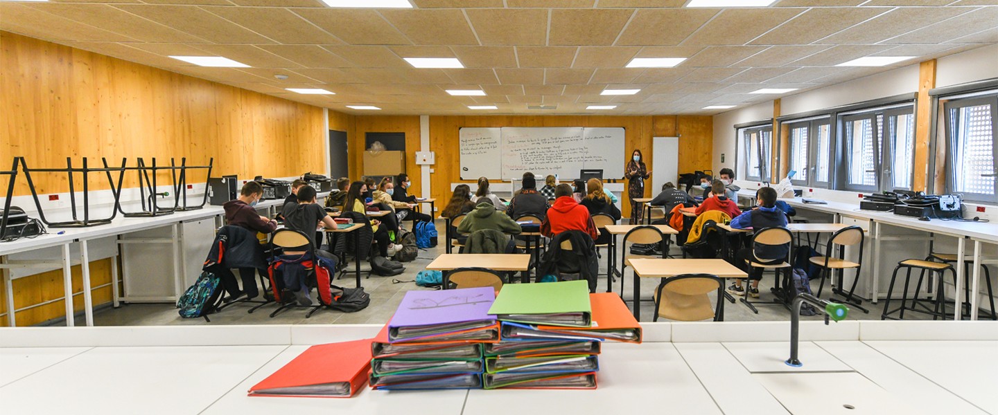 Vue du hall du collège rénové