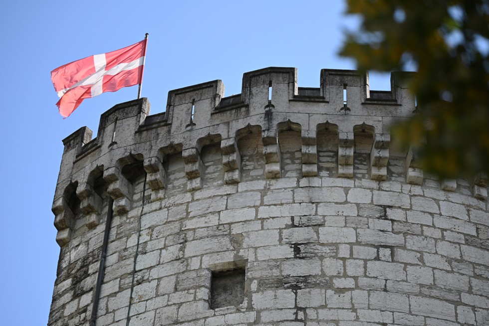 la tour demi ronde du chateau