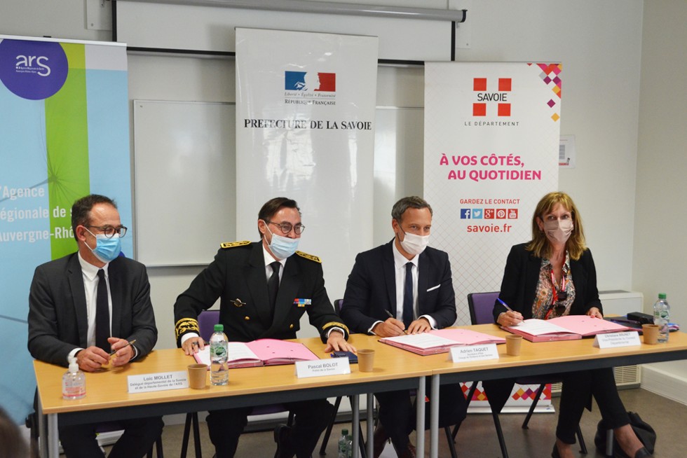 Les personnalités à la signature