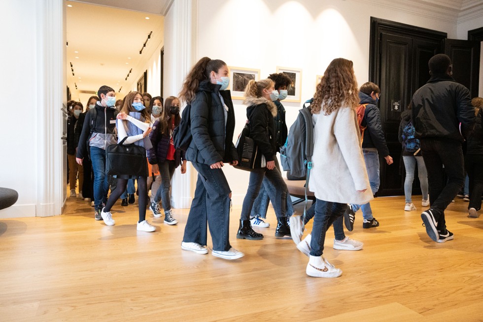 Les CDJ arrivent dans la salle des délibérations