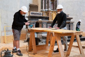 Deux ouvriers sur un chantier