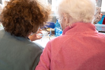 Atelier plastique pour les résidents de l’EHPAD Belfontaine