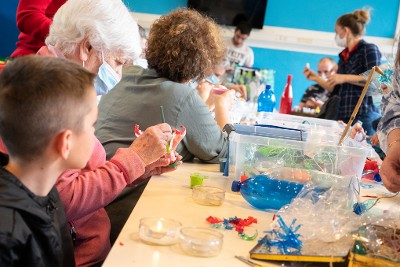 Atelier plastique pour les résidents de l’EHPAD Belfontaine