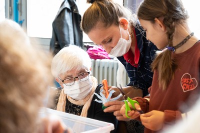 Atelier plastique pour les résidents de l’EHPAD Belfontaine