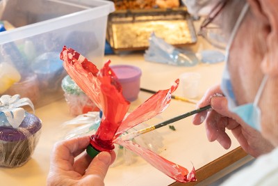 Atelier plastique pour les résidents de l’EHPAD Belfontaine