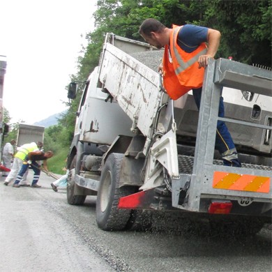 Gravillonnage d'une route