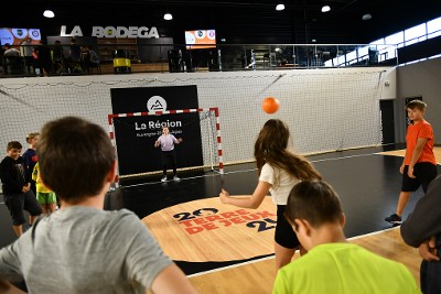 Des jeunes à la Groupama académie de handball