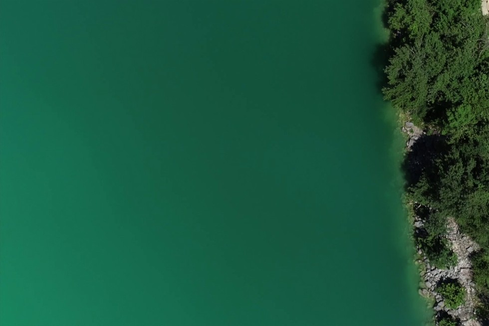 Vue aérienn d'un lac