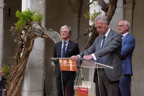 Les élus au moment des discours