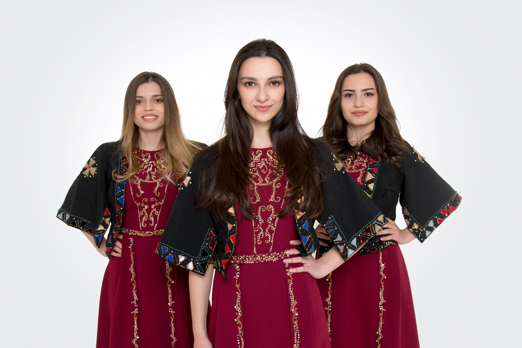 Trio Mandili-3 credit-El-Italia 1024 683