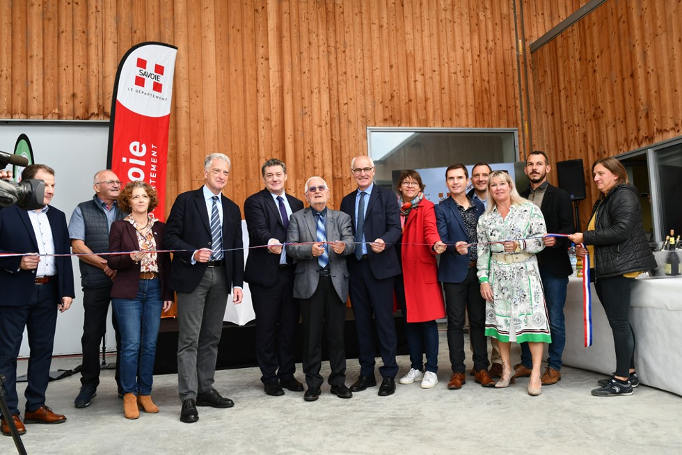 Les personnalités inaugurent le bâtiment