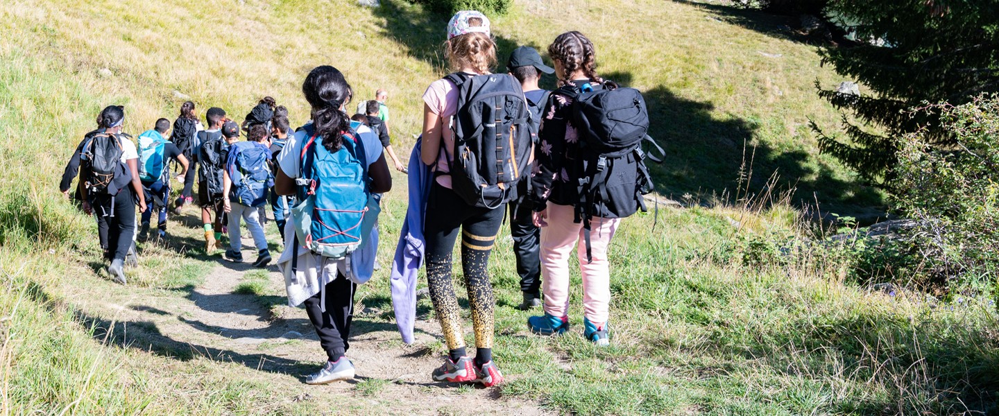 Des enfants en randonnée