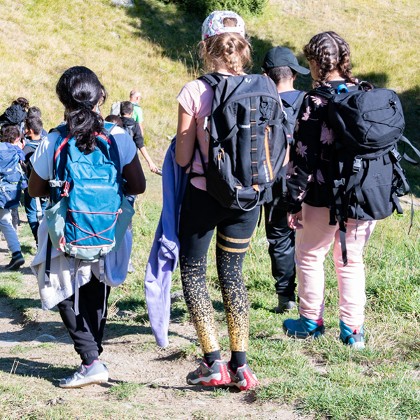 Des enfants en randonnée