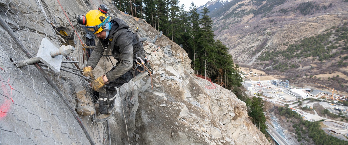 Des travaux en falaise