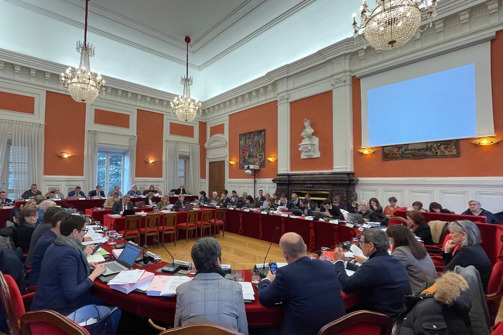 les élus dans la salle des délibérations