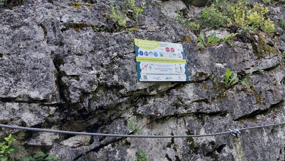 Panneau pied de falaise pour site sportif