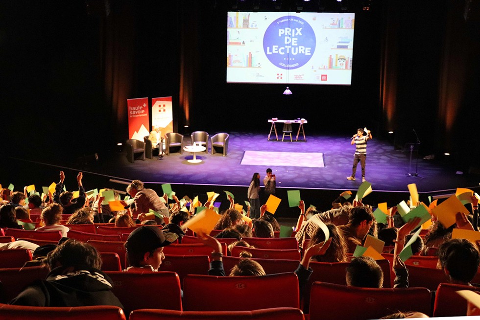 Les collégiens dans la salle
