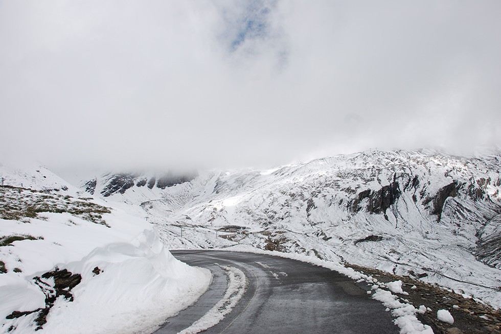 Route de Savoie enneigée