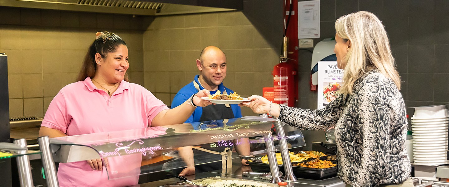Des personnes dans le restaurant