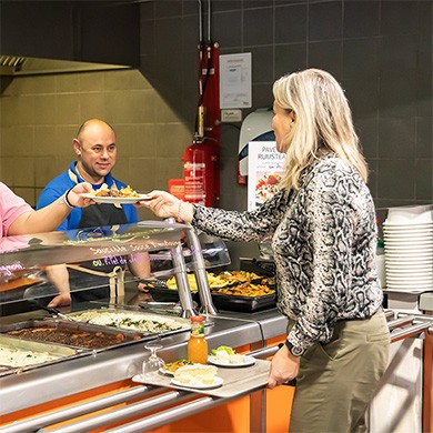 Des personnes dans le restaurant