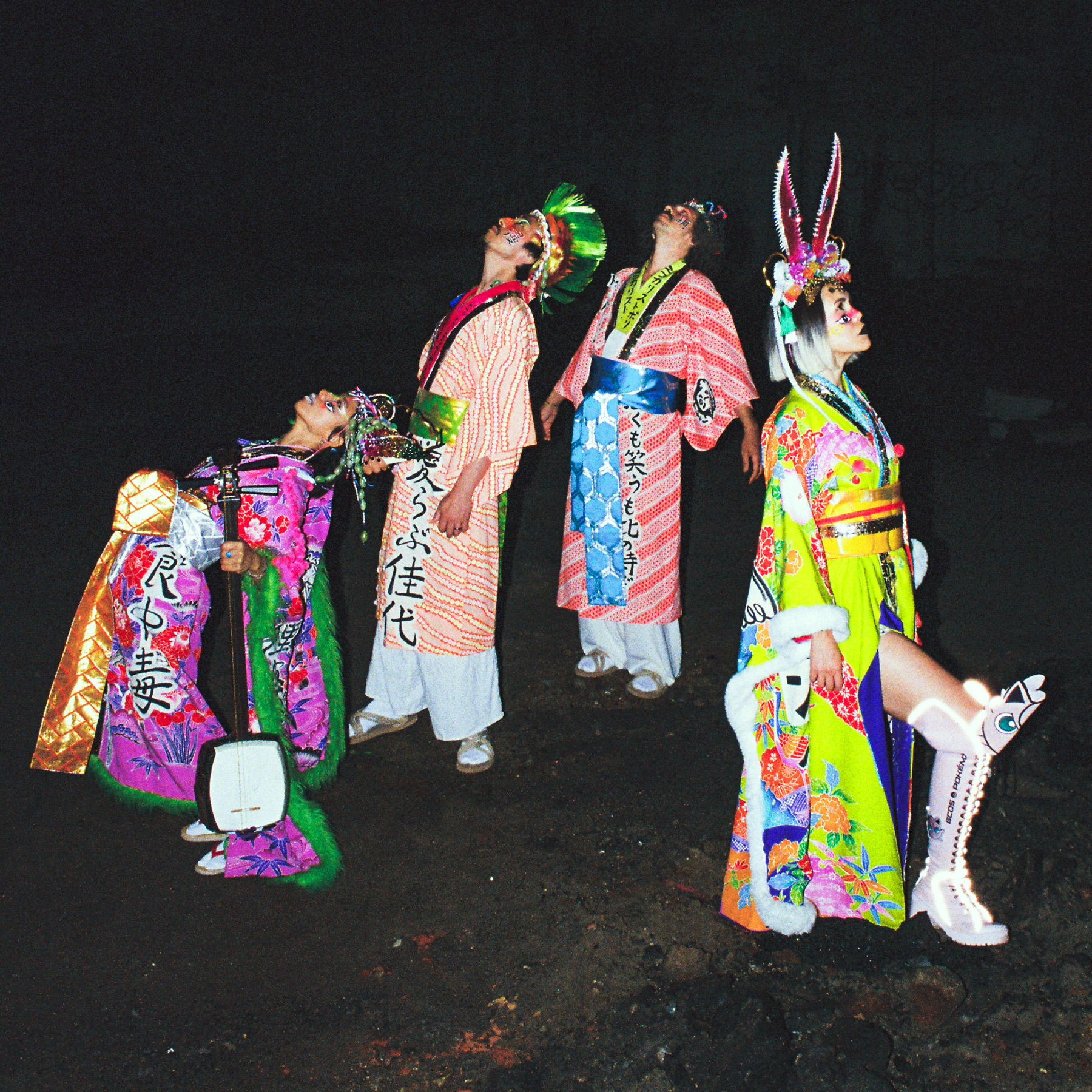 2024-Mitsune-lookup-©Mitsune Photo-Shari-Marks 1800 1800