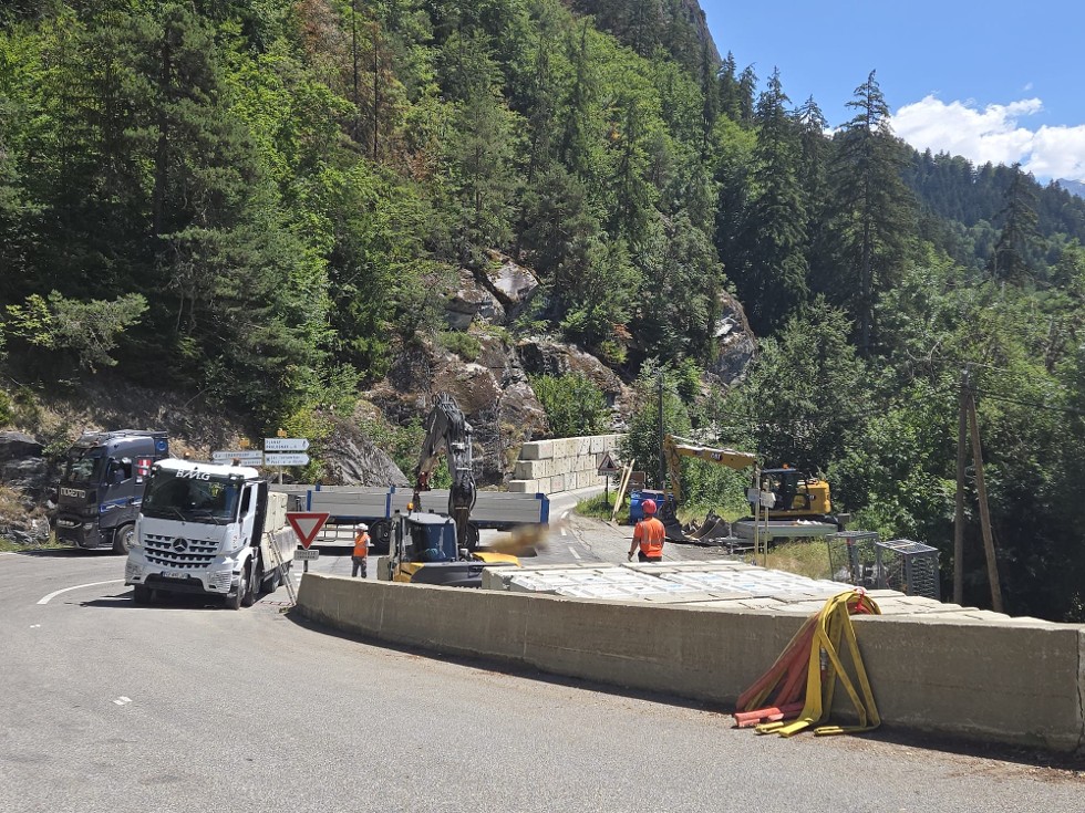 Travaux sur la RD 915 d'accès au Planay et à Pralognan