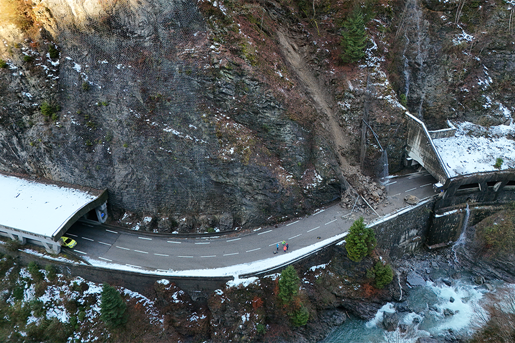 Gorges de l’Arly. Nouvelle chute de blocs :  la fermeture de la RD 1212 est prolongée tout l’hiver.