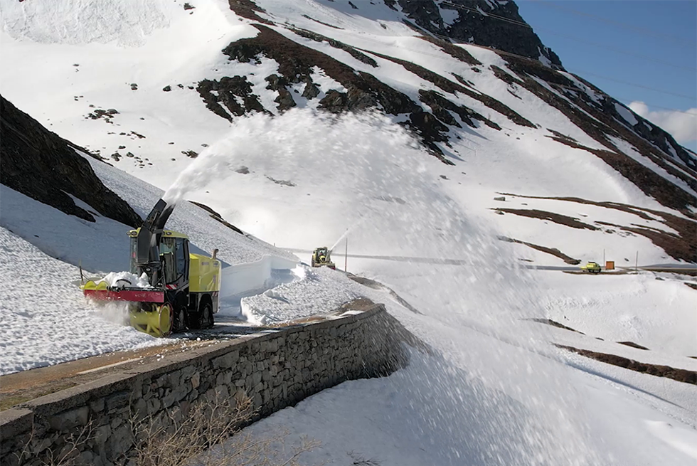 Engins en train de déneiger