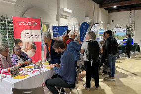 Des visiteurs au forum